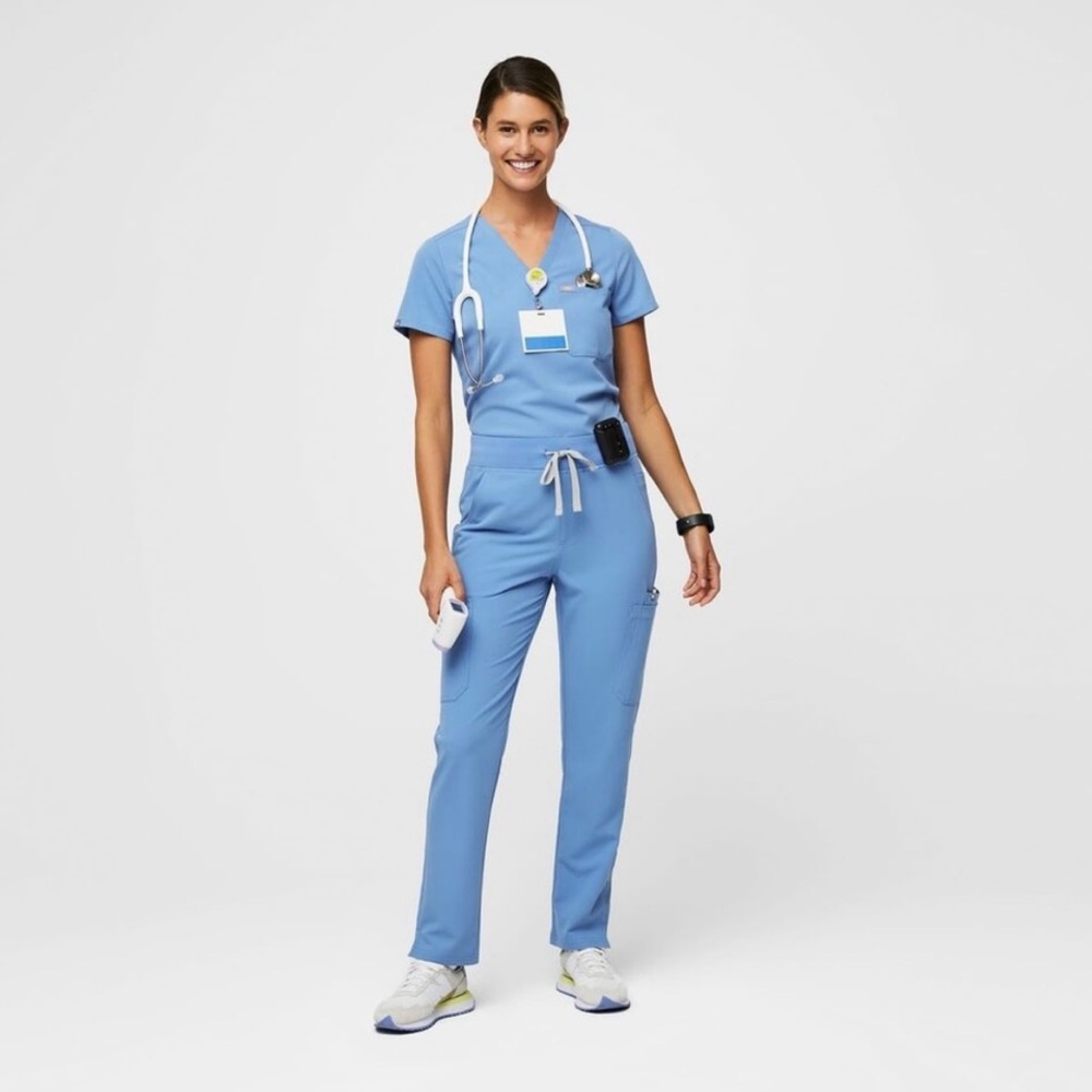 Figs Yola High Waisted Scrub Pants in Ciel Blue - Size Small Petite